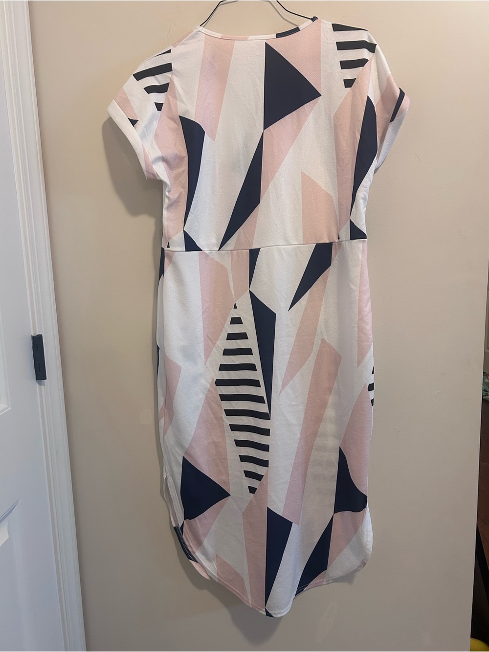 Geometric Print Midi Dress in Blush and‎ Black - Picture 7 of 7